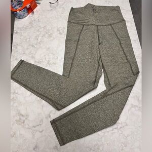 Fleo medium heather Stone Gray Reverie 25” pocket leggings EUC